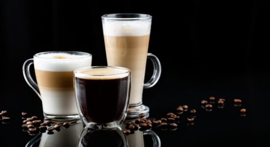 Billede af forskellige kaffevarianter.